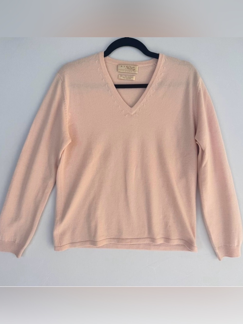 Classic Cashmere V-Neck Lightweight Pink Sweater